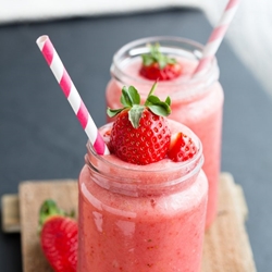 SHOTT Strawberry Milkshake Recipe with Good Food Warehouse. Best SHOTT Beverages Syrup Wholesaler Australia.